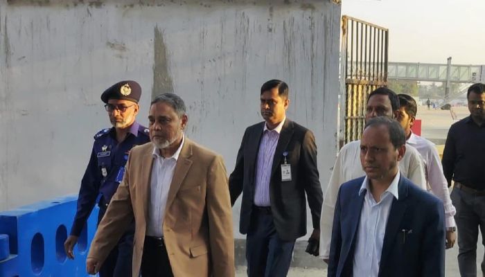 তিনদিনের ব্যক্তিগত সফরে শুক্রবার কক্সবাজারে গেছেন প্রধান নির্বাচন কমিশনার এএমএম নাসির উদ্দিন। ছবি: প্রতিদিনের বাংলাদেশ