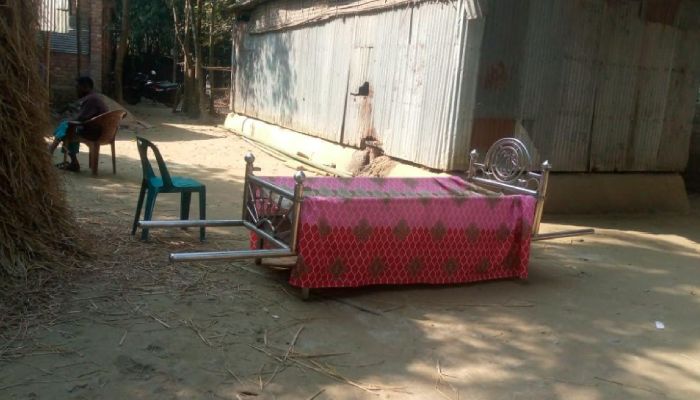 সম্পত্তি নিয়ে সন্তানদের বিরোধ, ৩০ ঘণ্টা পর বাবার দাফন
