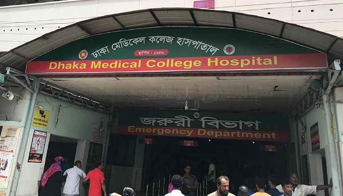 হাজারীবাগে ভবনের ছাদ থেকে লাফিয়ে পড়ে নারীর মৃত্যু