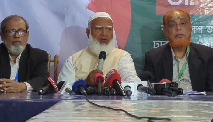 পোলিং এজেন্ট বের করে দেওয়া ও কেন্দ্র দখলের চেষ্টা হয়েছে
