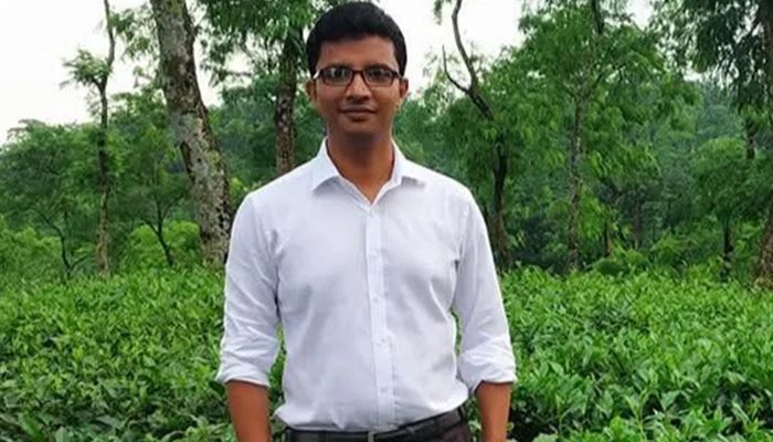 রাজস্ব কর্মকর্তার মরদেহ ট্রলিতে ফেলে পালাল দুজন