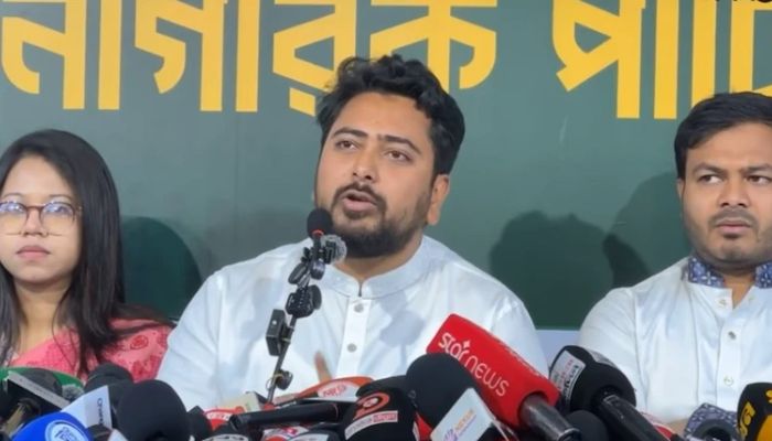 বাংলামোটরে এনসিপির কেন্দ্রীয় কার্যালয়ে বুধবার এক সংবাদ সম্মেলনে কথা বলেন দলটির আহ্বায়ক নাহিদ ইসলাম। ছবি: বিবিসি বাংলা