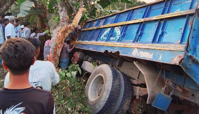 টাঙ্গাইলে ট্রাক-অটোরিকশা মুখোমুখি সংঘর্ষে নিহত ২