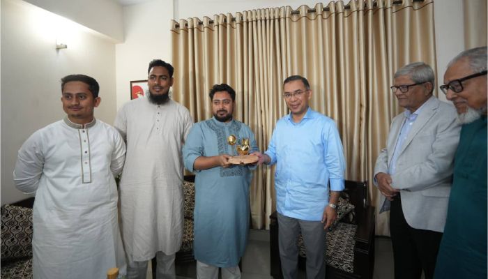 নাহিদ ইসলামের বাসায় তারেক রহমান