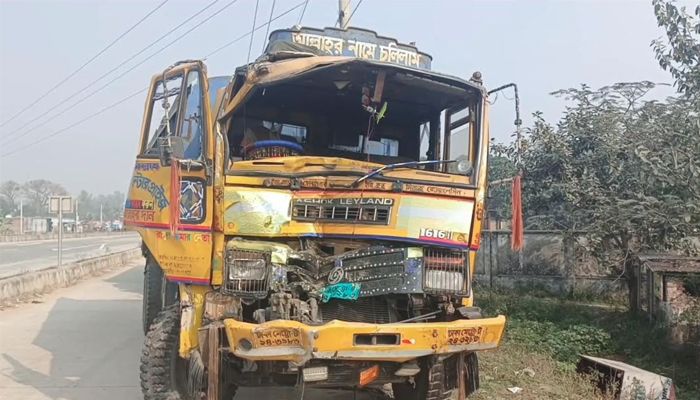 পীরগঞ্জে বাস-ট্রাক সংঘর্ষে নিহত ৩