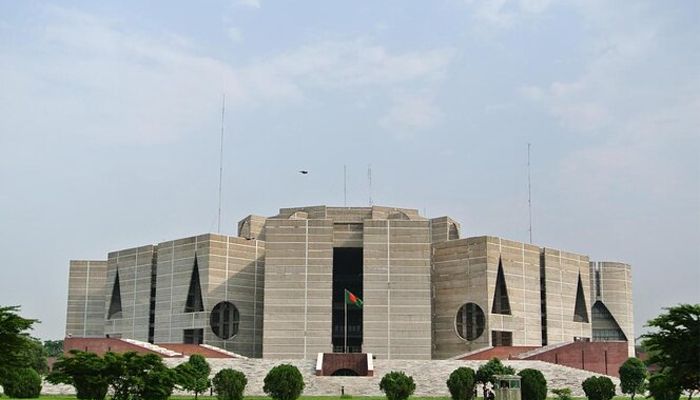 অভিষেকের প্রস্তুতি নয়া সরকারের