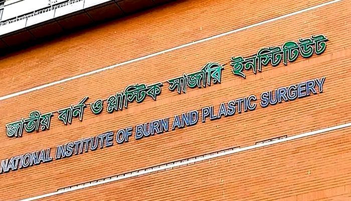 নারিন্দায় গ্যাস লিকেজ থেকে আগুন, একই পরিবারের দগ্ধ ৩