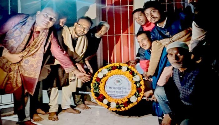 নেত্রকোনায় শহিদ মিনারে আওয়ামী লীগের পুষ্পস্তবক অর্পণ 
