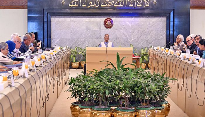 ব্যর্থতা, বিতর্ক ও অপূর্ণ প্রতিশ্রুতির ভার নিয়ে অন্তর্বর্তী সরকারের বিদায়