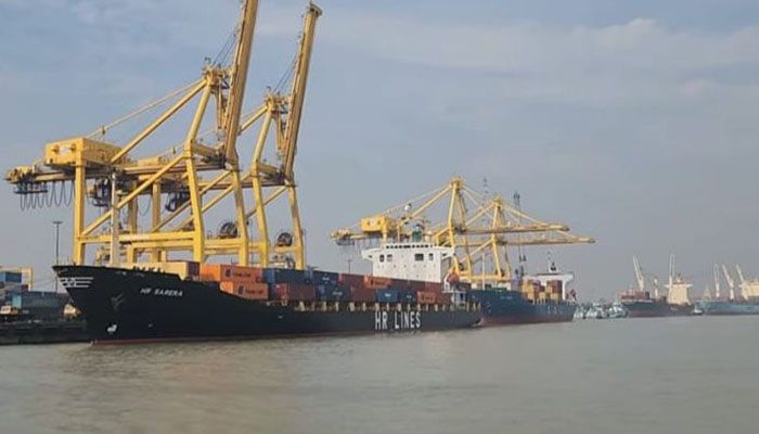 আত্মবিনাশী এই হঠকারিতা বন্ধ হোক