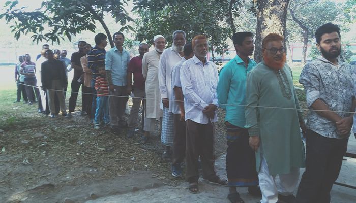 ঢাকা-১৩ আসনে সুশৃঙ্খলভাবে ভোটগ্রহণ সম্পন্ন