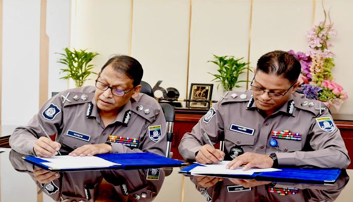 নতুন আইজিপি হিসেবে দায়িত্ব নিলেন আলী হোসেন ফকির