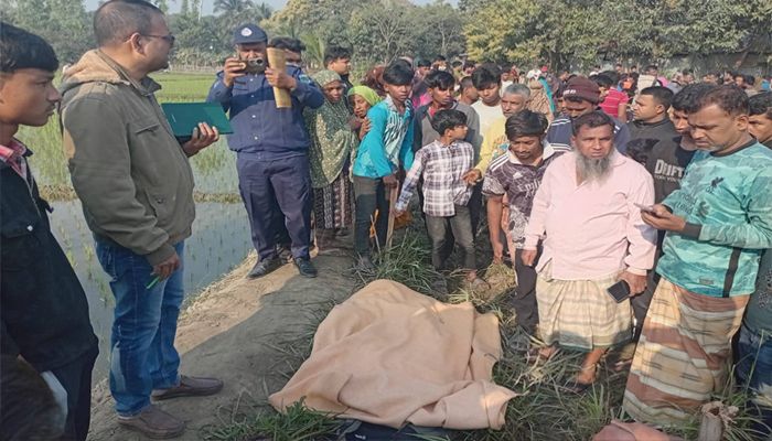 বগুড়ায় বাড়ির সামনে ট্রাক মালিককে কুপিয়ে হত্যা