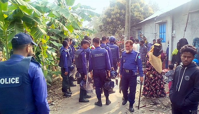 চারজনকে কুপিয়ে হত্যার ঘটনায় আটক ৬