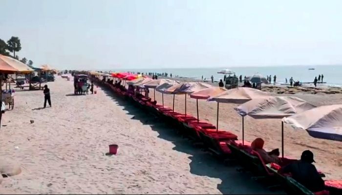 কুয়াকাটা সমুদ্র সৈকত। ছবি: প্রতিদিনের বাংলাদেশ 