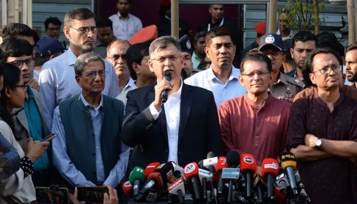 গণমাধ্যমে হামলাকারীদের ‘দৃষ্টান্তমূলক বিচার’ করে পৃথিবীকে ভিন্ন বার্তা দেব: স্বরাষ্ট্রমন্ত্রী
