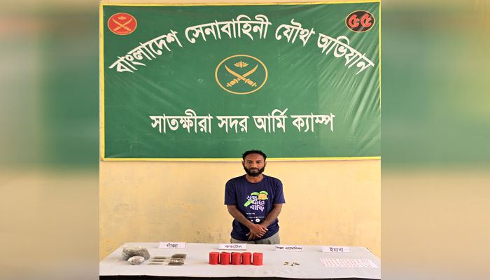 সাতক্ষীরায় ভুয়া সেনা সদস্য আটক