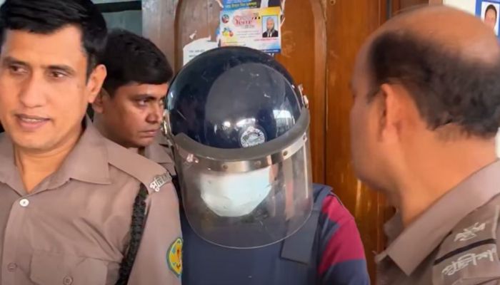 গৃহকর্মী নির্যাতন: বিমানের এমডি স্ত্রীসহ কারাগারে