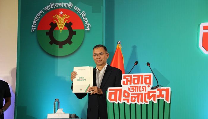 ঢাকার প্যান প্যাসিফিক সোনারগাঁও হোটেলে শুক্রবার বিকালে আয়োজিত এক অনুষ্ঠানে বিএনপির চেয়ারম্যান তারেক রহমান দলটির নির্বাচনি ইশতেহার ঘোষণা করেন। ছবি: বিএনপি মিডিয়া সেল