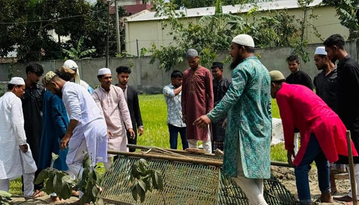 দেওয়ানগঞ্জে ভাসমান সেতু ভেঙে নিহত ৫ শিশুর দাফন সম্পন্ন 