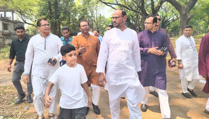 জাতীয় চিড়িয়াখানা আকস্মিক পরিদর্শনে প্রাণিসম্পদ প্রতিমন্ত্রী