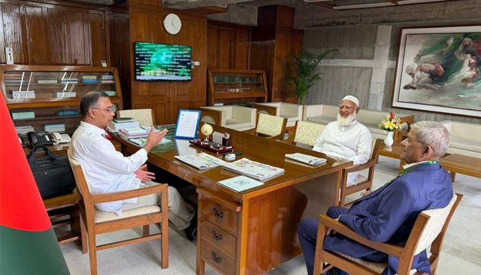 প্রধানমন্ত্রীর সঙ্গে বিরোধীদলীয় নেতার সৌজন্য সাক্ষাৎ