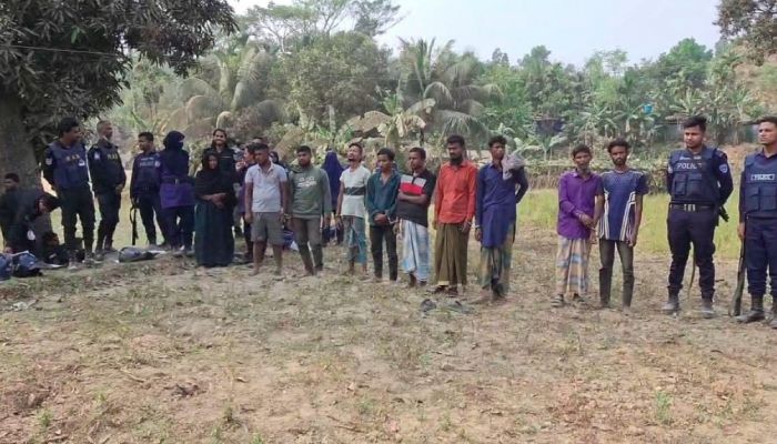 সলিমপুরে যৌথ বাহিনীর সাঁড়াশি অভিযান