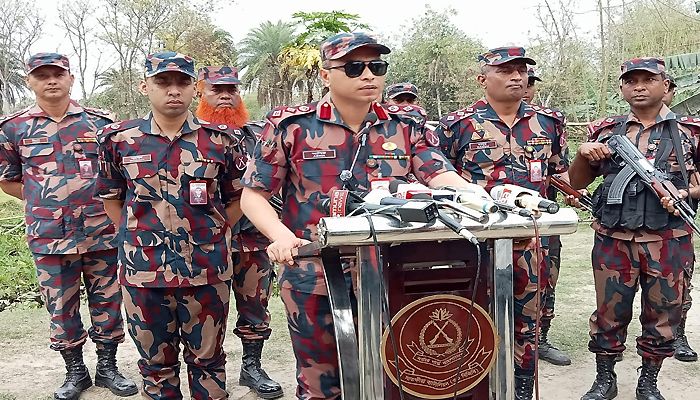 সাতক্ষীরা সীমান্তে জ্বালানি তেল পাচার রোধে বিজিবির কঠোর নজরদারি