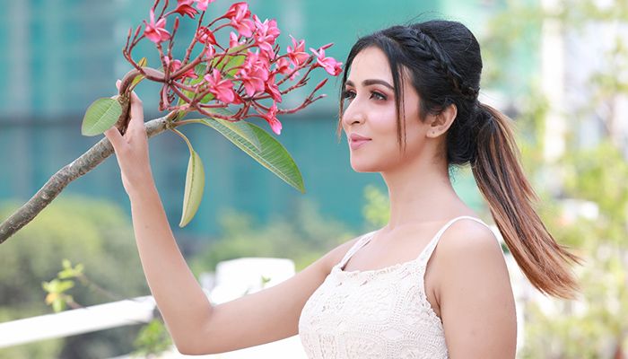 সময় অল্প, ত্বক ও চুলের যত্ন এখনই 