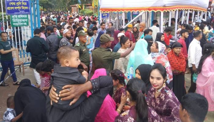 রাজধানীর বিনোদন কেন্দ্রগুলোতে উপচে পড়া ভিড়