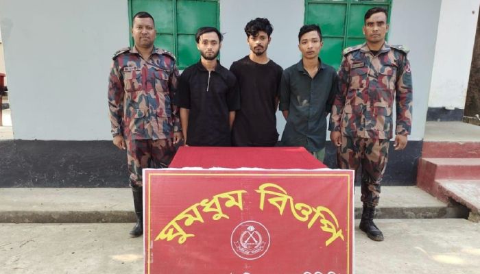 আরাকান আর্মির কাছ থেকে ৩ বাংলাদেশিকে ফেরাল বিজিবি