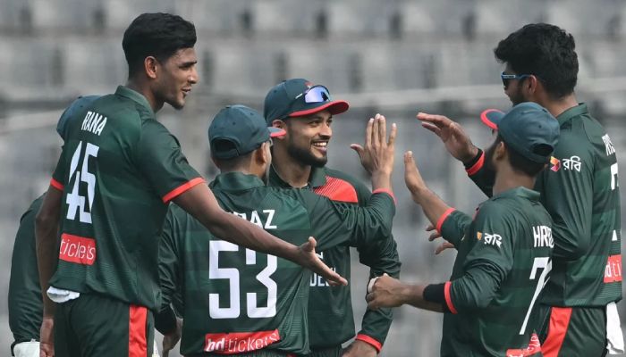 নাহিদ-মিরাজ ঝড়ে ১১৪ রানে অলআউট পাকিস্তান