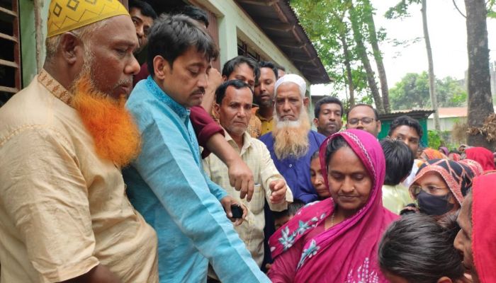 রংধনু গ্রুপের ঈদবস্ত্রে ভালুকার হাজার পরিবারে হাসি
