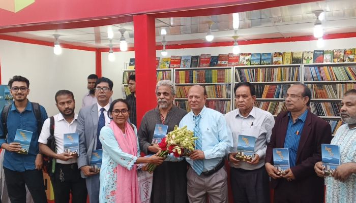 'জীবনের পথে পথে' গ্রন্থের মোড়ক উন্মোচন