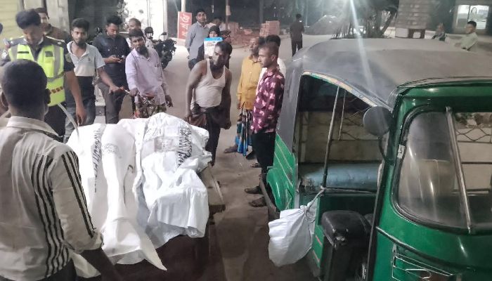 কুমিল্লায় বাসচাপায় প্রাইভেটকারের ৪ যাত্রী নিহত