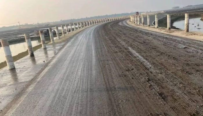 শাহ পরীর দ্বীপের নতুন সড়ক এখন মৃত্যুকূপ