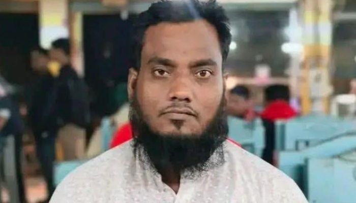 কিশোরগঞ্জে যুবদল নেতাকে বাঁচাতে গিয়ে ছুরিকাঘাতে সবজি ব্যবসায়ী নিহত