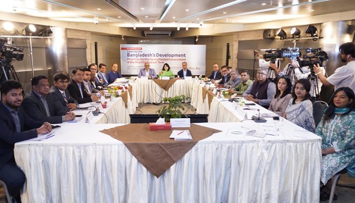 প্রবৃদ্ধি কিছুটা বাড়লেও অনিশ্চয়তা কাটেনি