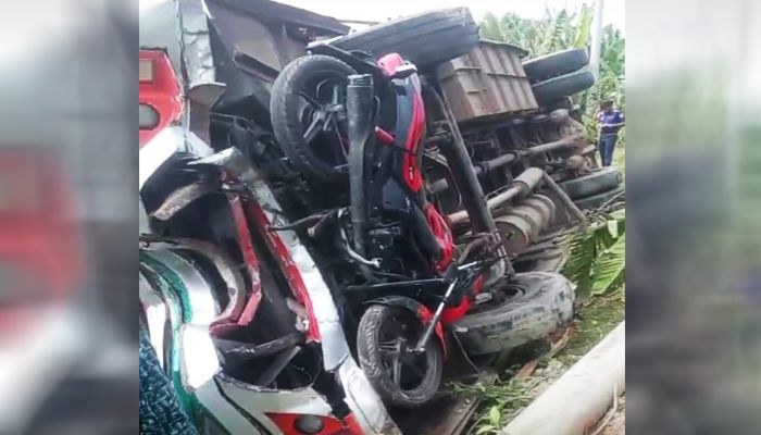 বরিশাল-কুয়াকাটা মহাসড়কে ত্রিমুখী সংঘর্ষে আহত ১০