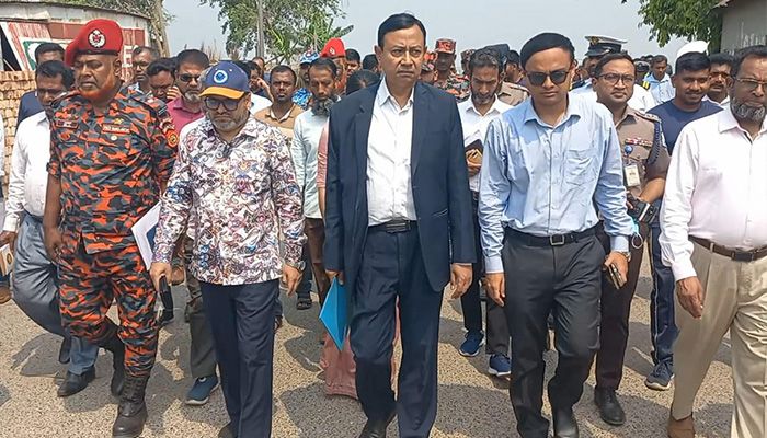দুর্ঘটনাস্থল পরিদর্শনে নৌ মন্ত্রণালয়ের তদন্ত দল