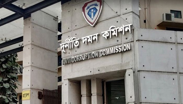 দুদক চেয়ারম্যান ও দুই কমিশনারের পদত্যাগে সাংবিধানিক সংস্থায় নতুন প্রশ্ন