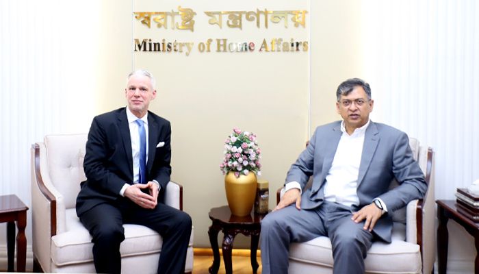 স্বরাষ্ট্রমন্ত্রীর সঙ্গে সুইজারল্যান্ডের রাষ্ট্রদূতের সাক্ষাৎ
