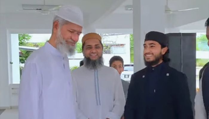 ড. জাকির নায়েকের পোস্টে হাফেজ আবু রায়হানের প্রশংসা 