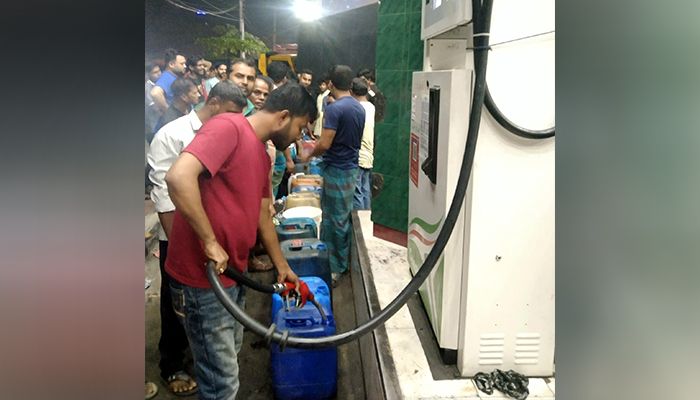 তেলের রেশনিং উঠলেও ভোগান্তি কমেনি