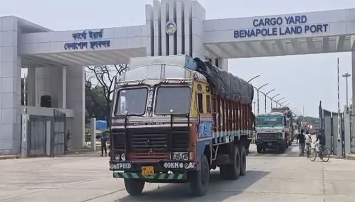 টানা ৭ দিনের ছুটি শেষে বেনাপোল বন্দরে আমদানি-রপ্তানি শুরু