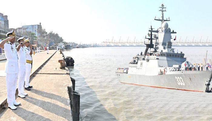 শুভেচ্ছা সফরে রাশিয়ান নৌবাহিনী জাহাজ চট্টগ্রামে