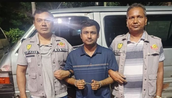 জুলাই হত্যাচেষ্টা মামলায় ফের গ্রেপ্তার ছাত্রলীগ নেতা তারেক