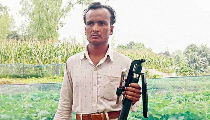 সরকারি দামে জিলাপি বিক্রির ভিডিও বানানো তাজুর জীবন সংগ্রামের গল্প