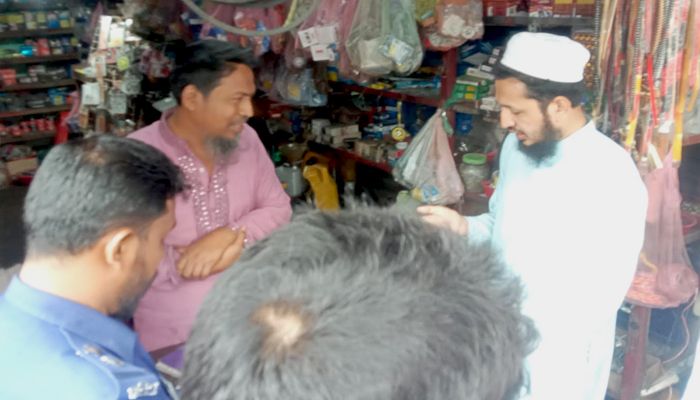 রাজবাড়ীতে অতিরিক্ত মূল্যে তেল বিক্রি, ব্যবসায়ীকে জরিমানা 