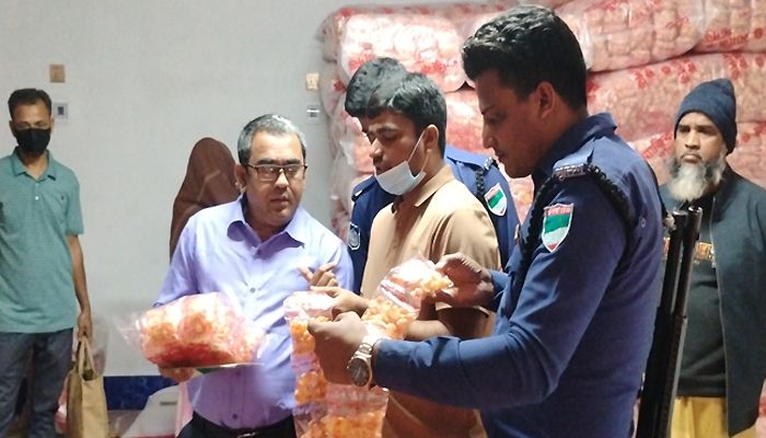 অন্য প্রতিষ্ঠানের পণ্য নিজ নামে প্যাকেটজাত, ব্যবসায়ীকে জরিমানা